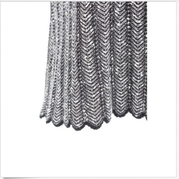 St. John Top Scoop Neck Scallop Hem Knit M - Picture 5 of 6